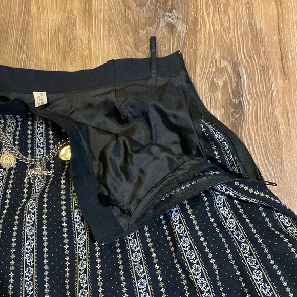 Traditional German Skirt - Picture 4 of 7